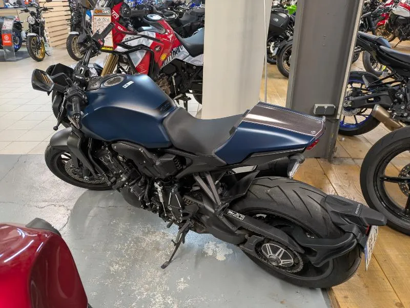 CB 1000 RA