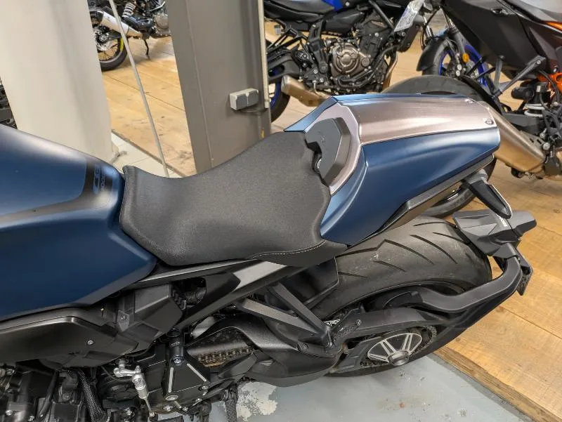 CB 1000 RA
