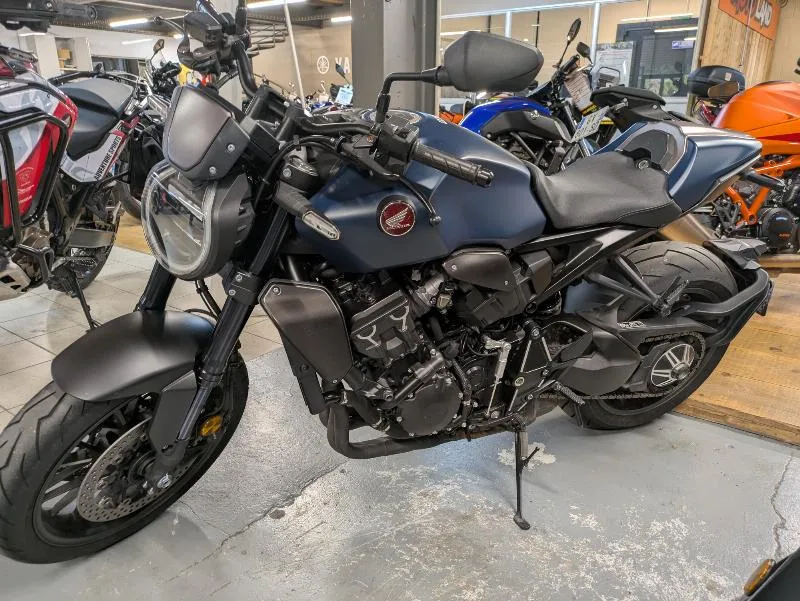 CB 1000 RA