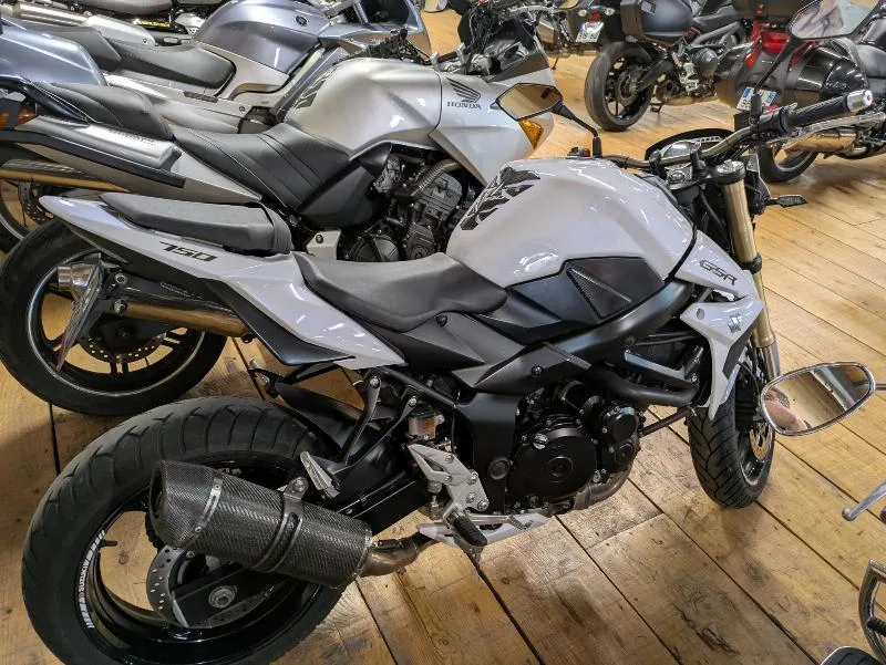 GSR 750