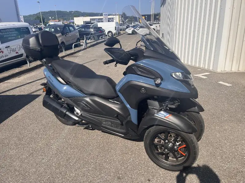 TRICITY 300