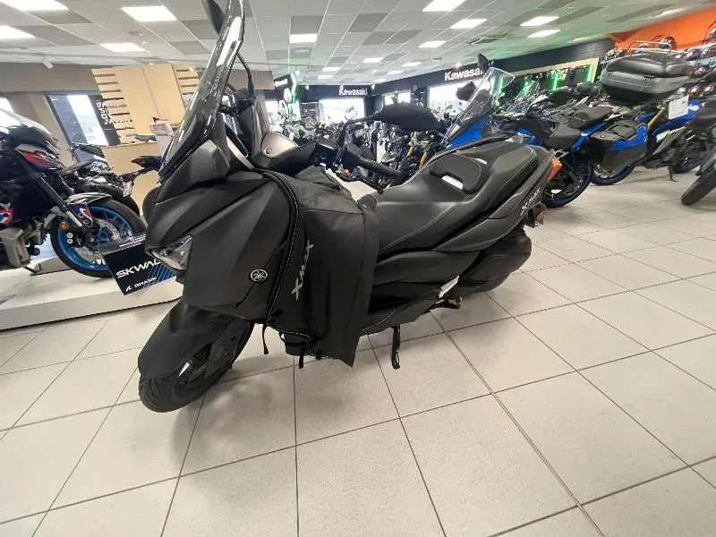 XMAX 300