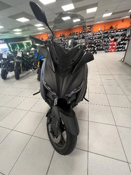 XMAX 300