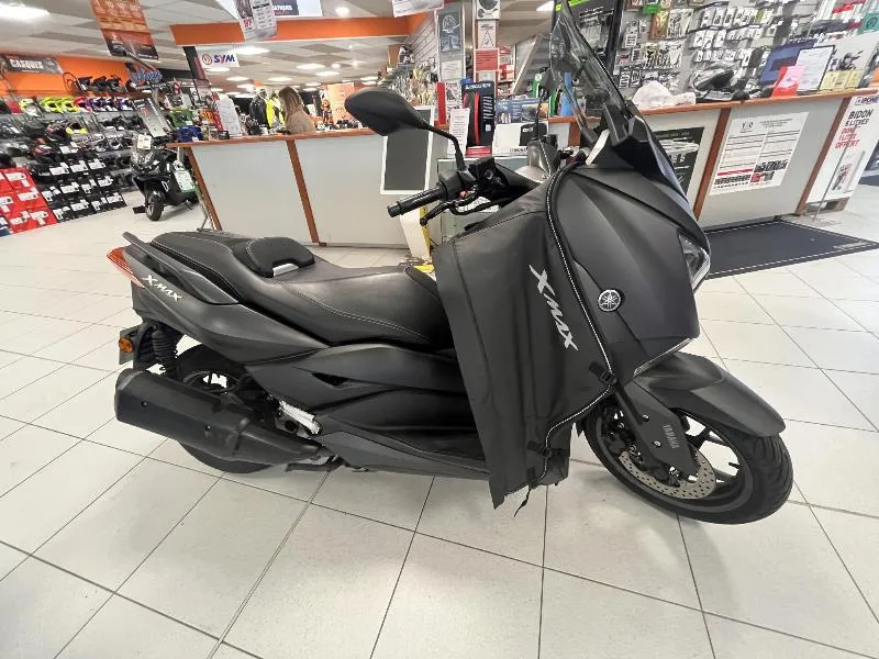 XMAX 300