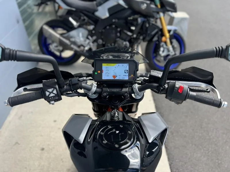 390 DUKE