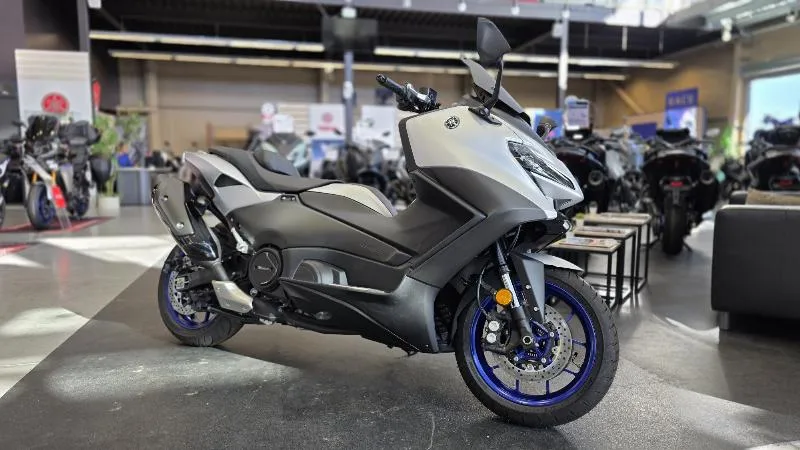 XP TMAX 560