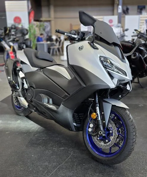 XP TMAX 560