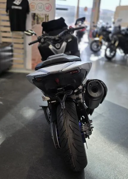 XP TMAX 560
