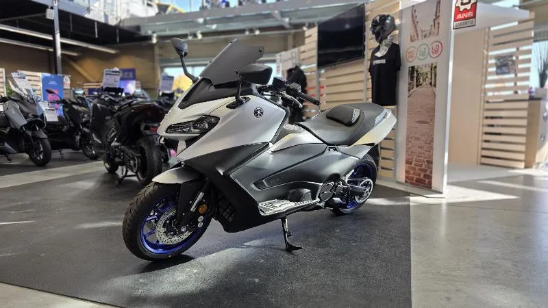 XP TMAX 560