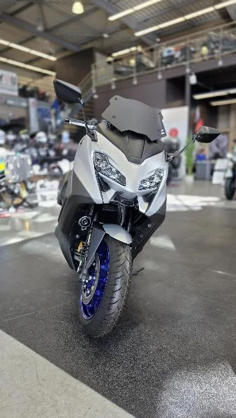 XP TMAX 560