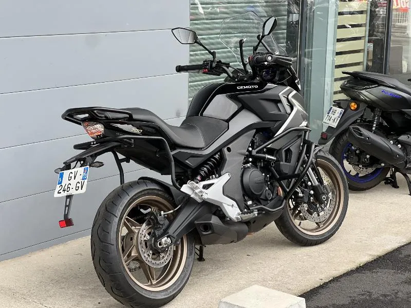 MT 700