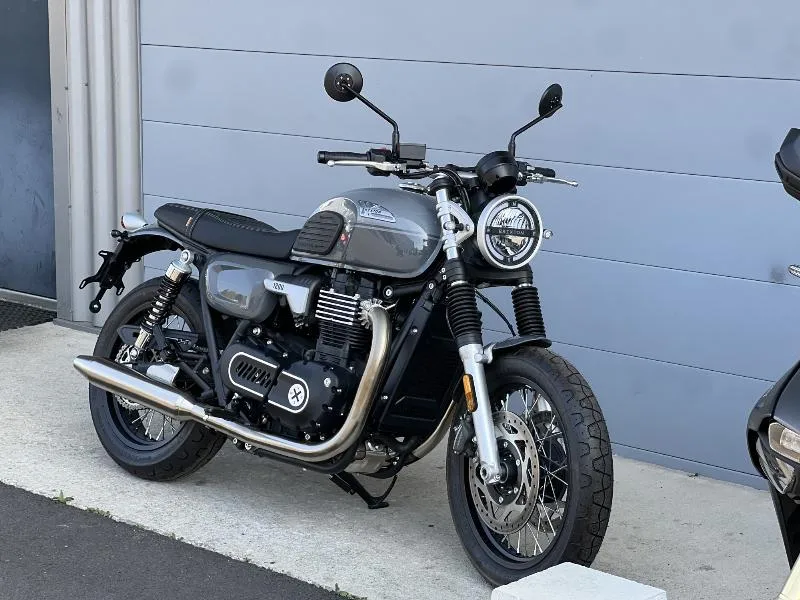 1200 CROMWELL