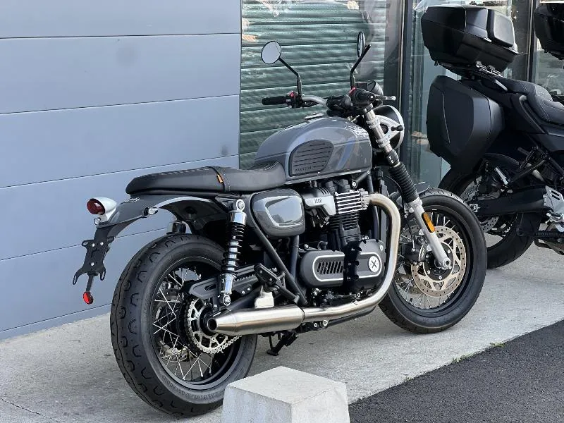 1200 CROMWELL