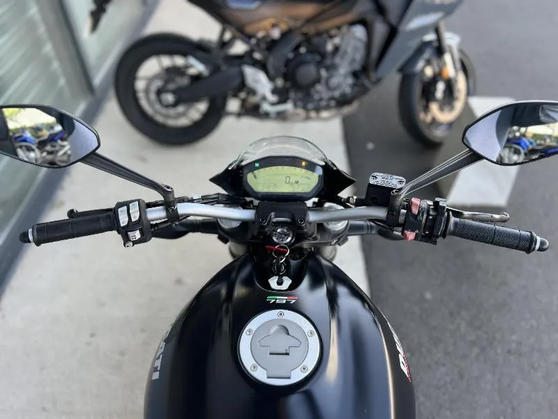 MONSTER 797