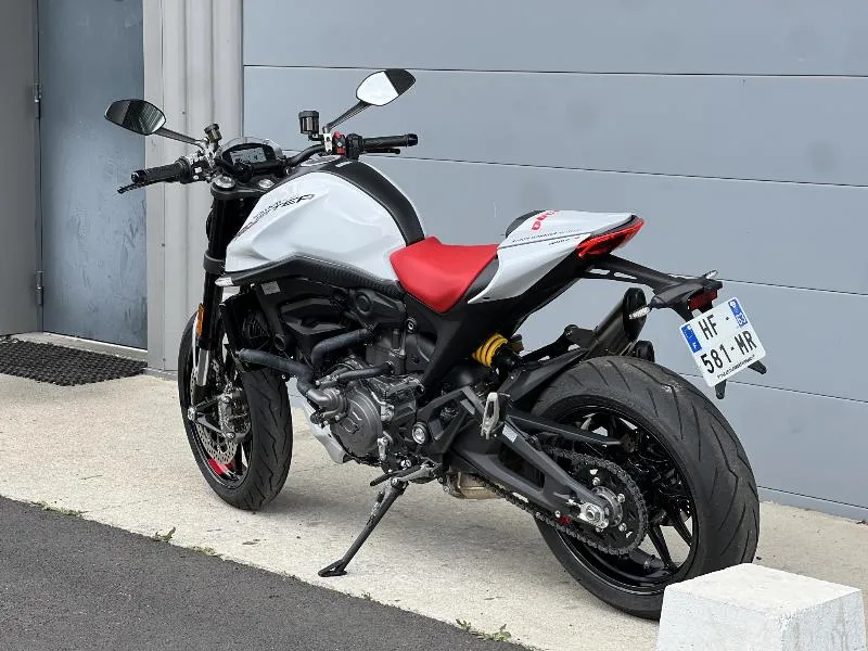 MONSTER 