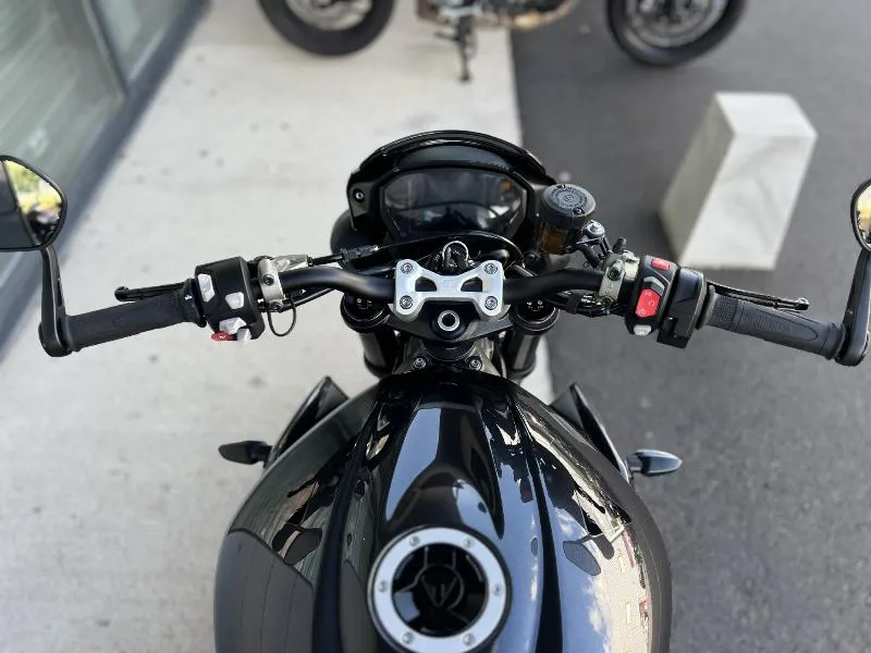 STREET TRIPLE 765 RS