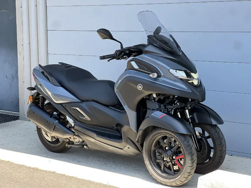 TRICITY 300