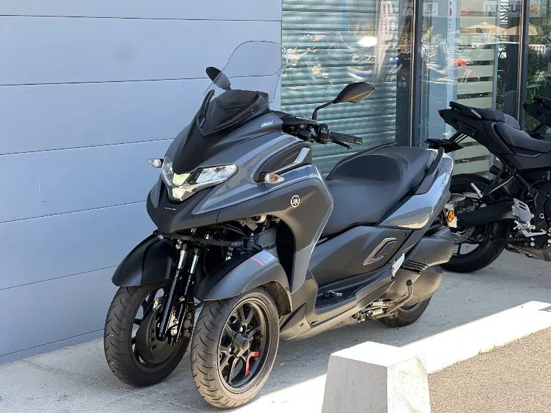 TRICITY 300