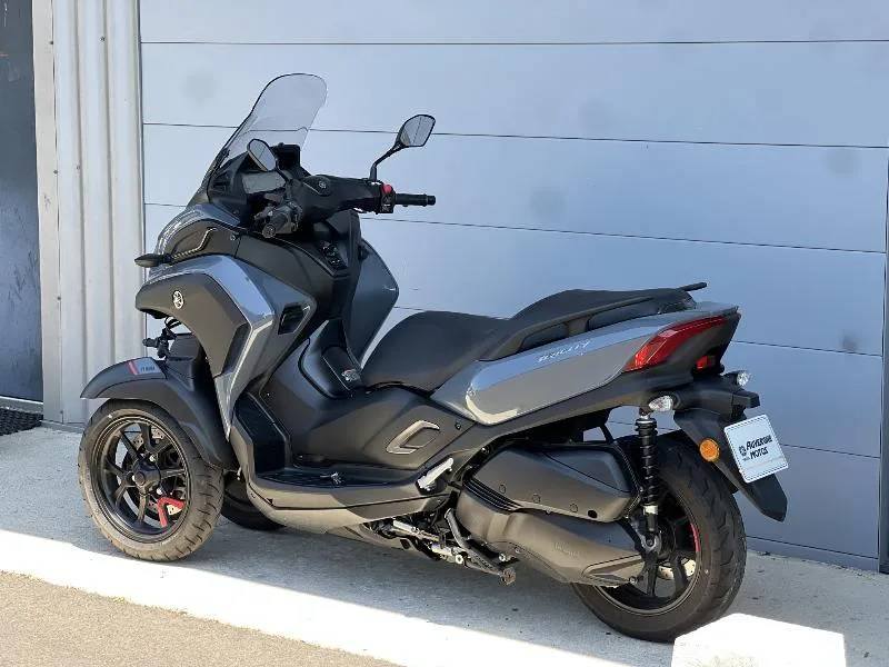 TRICITY 300