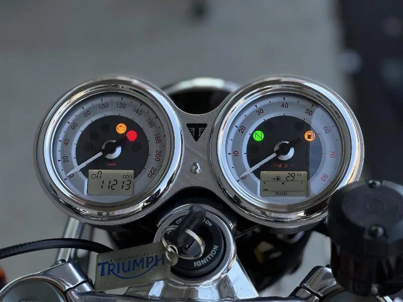 THRUXTON 1200 R
