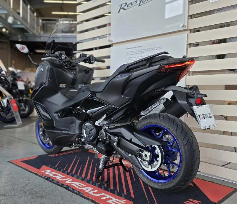 XP TMAX 560