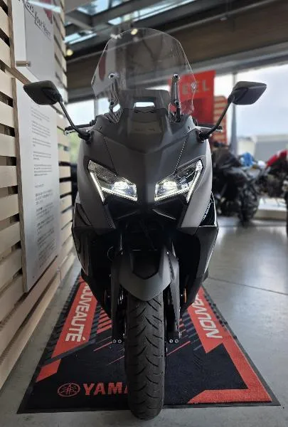 XP TMAX 560