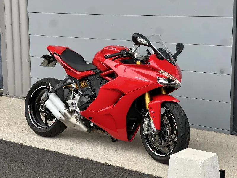 SUPERSPORT 939S