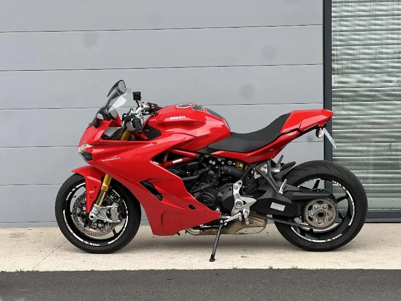 SUPERSPORT 939S