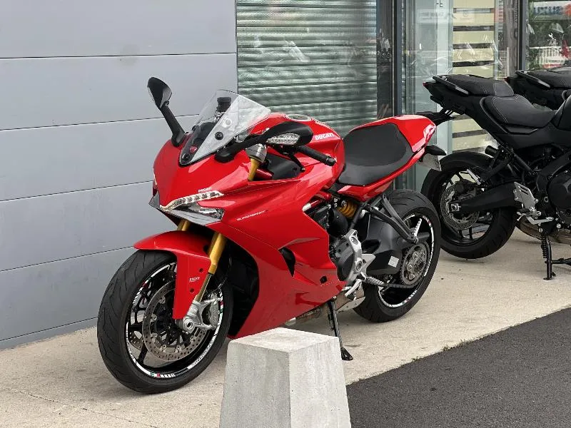 SUPERSPORT 939S