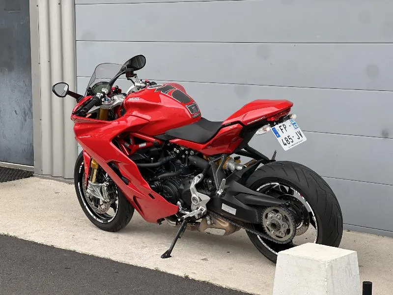 SUPERSPORT 939S