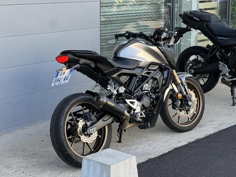 CB 125  R