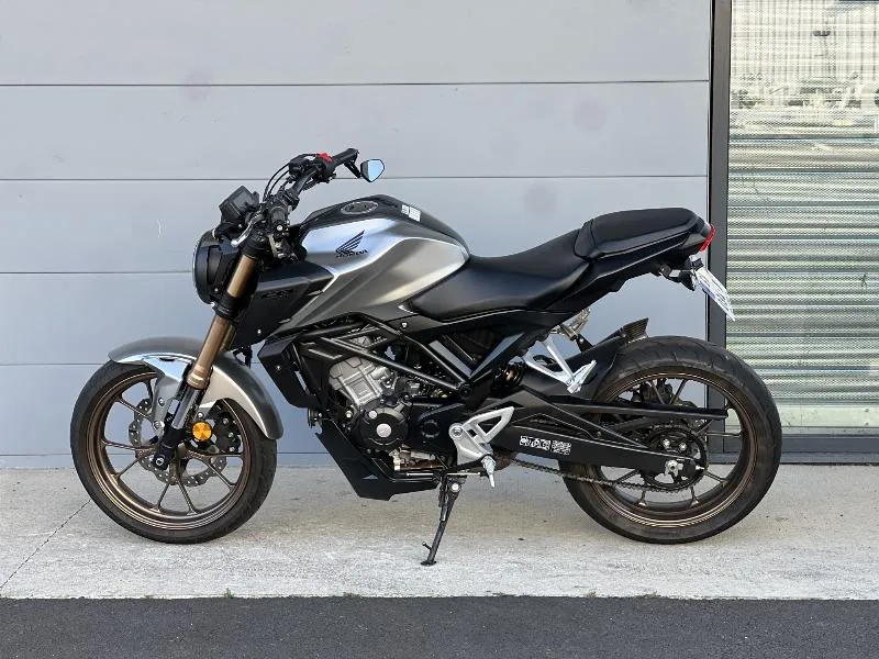 CB 125  R