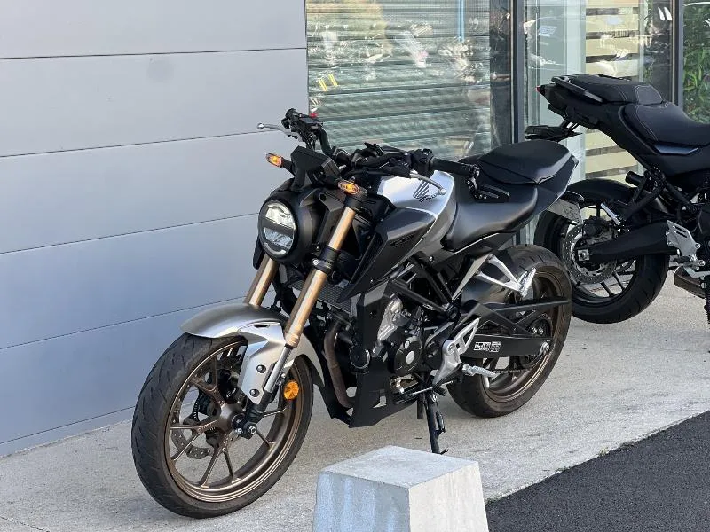 CB 125  R