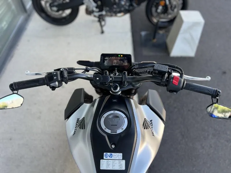CB 125  R