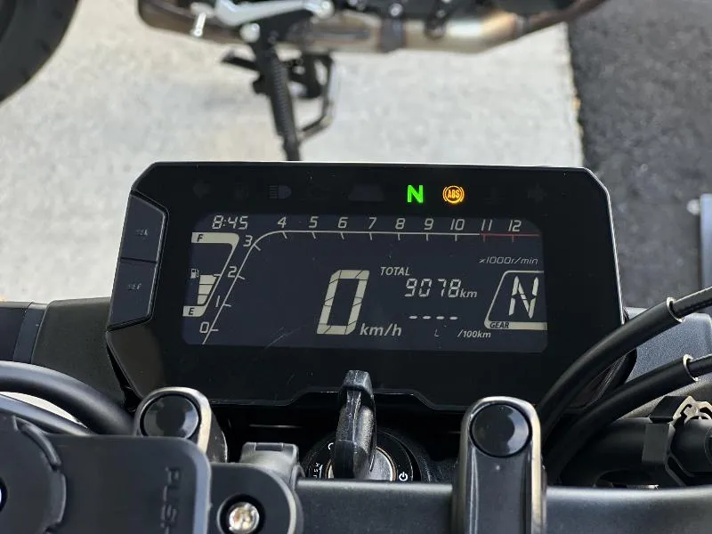 CB 125  R