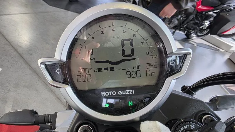 V7 SPORT 850
