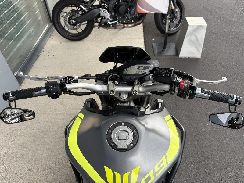MT09