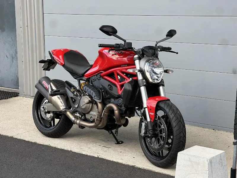 MONSTER 821