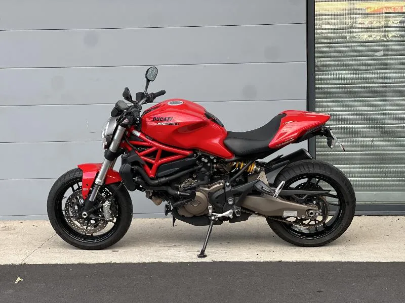 MONSTER 821