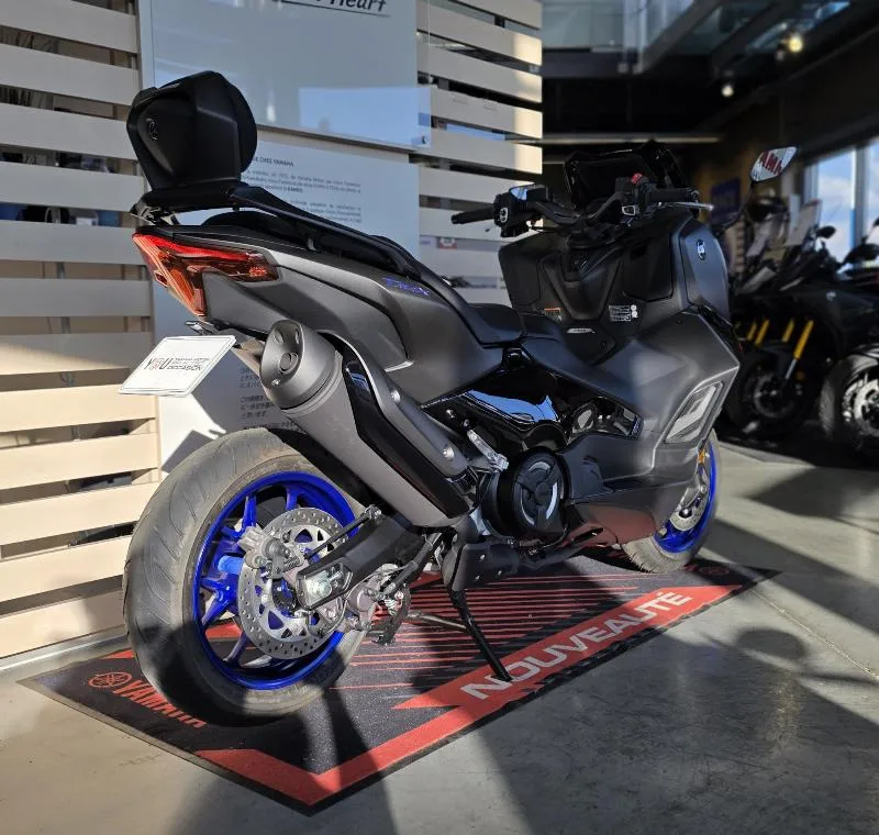 XP TMAX 560