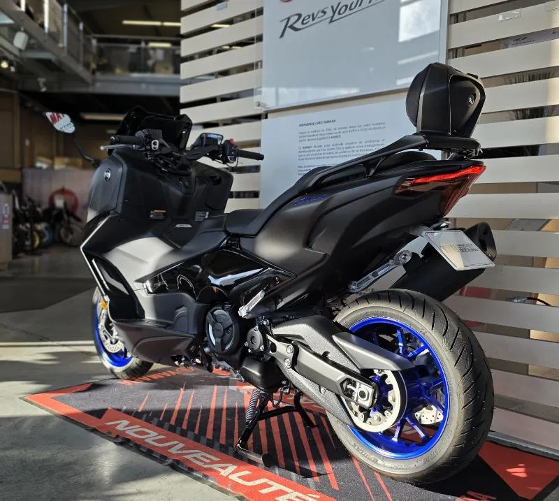 XP TMAX 560