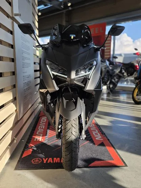 XP TMAX 560