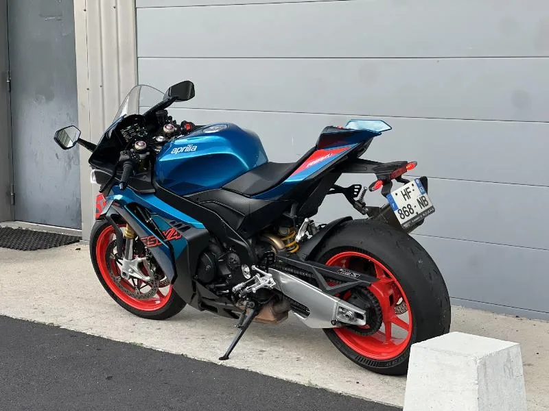 RSV4 1100