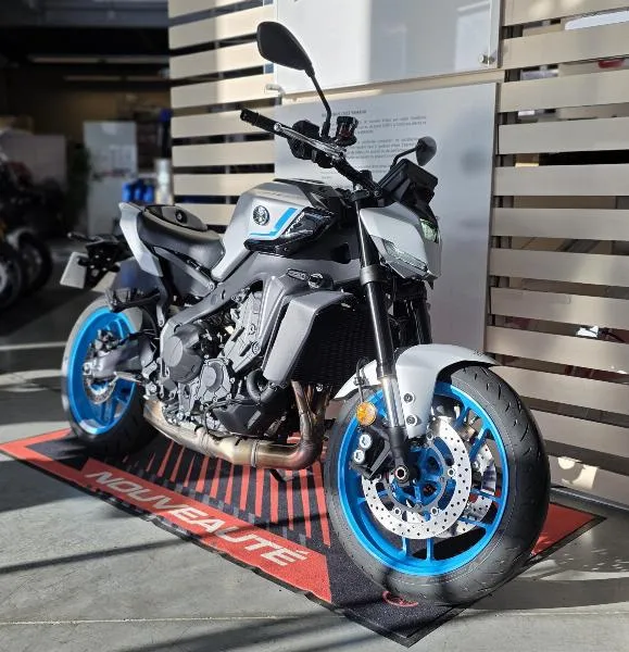 MT09