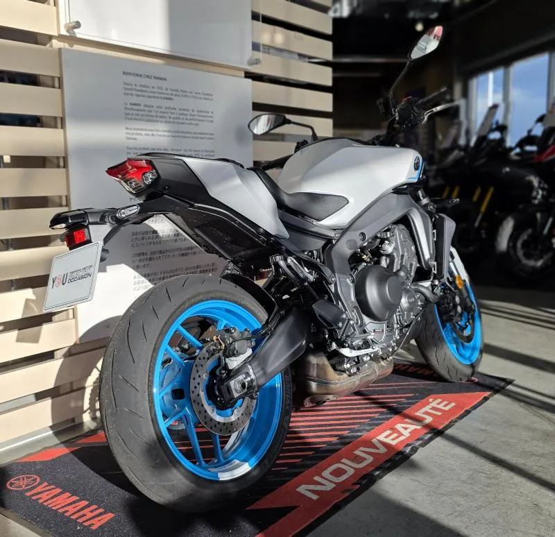 MT09