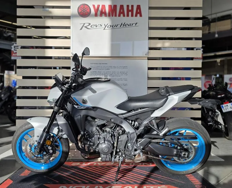 MT09