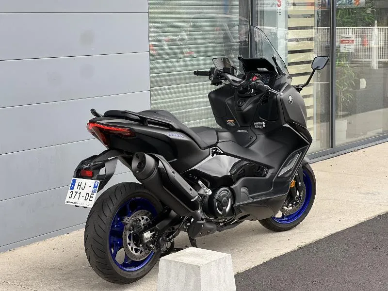 XP TMAX 560
