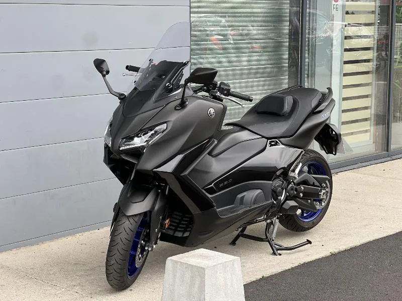 XP TMAX 560