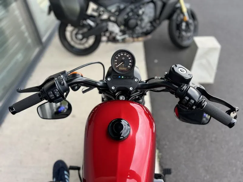 SPORTSTER 883