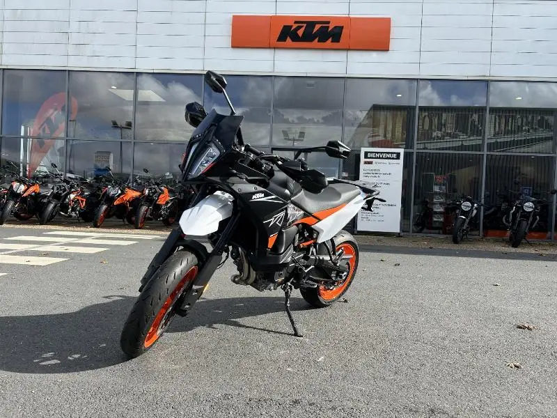 890 SMT